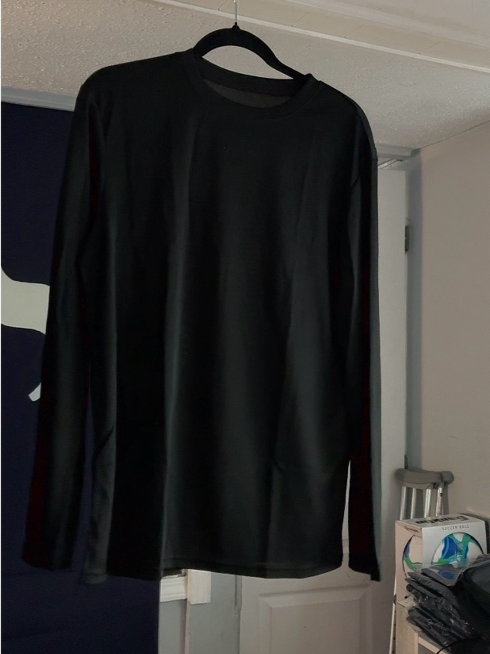 Men's Black Long-Sleeve Crew Neck Shirt - Classic Fit